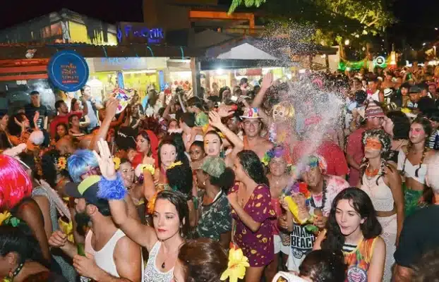 Fevereiro em Arraial D'Ajuda: Carnaval, Diversão e Festa!