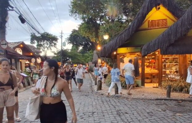 Rua do Mucugê: O Que Fazer a Noite em Arraial d'Ajuda